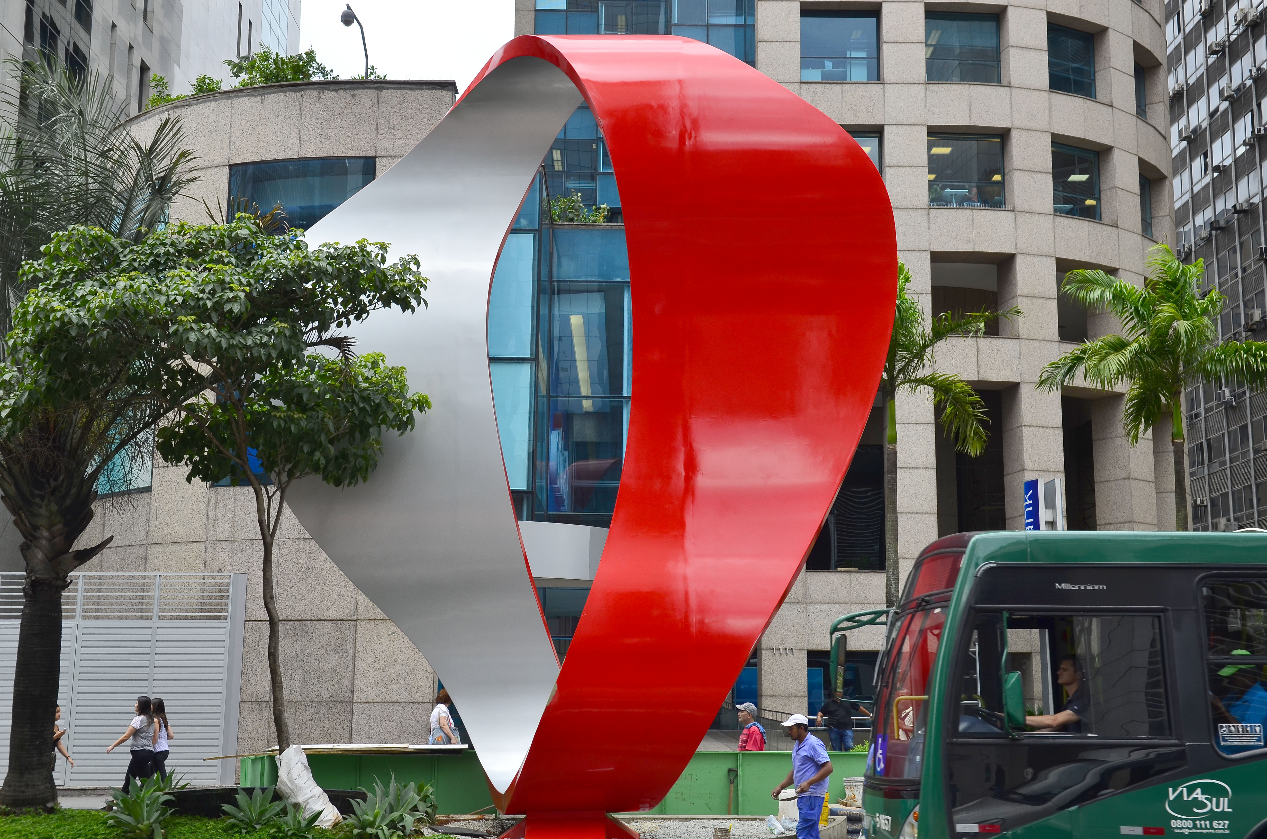 Escultura Tomie Ohtake Avenida Paulista